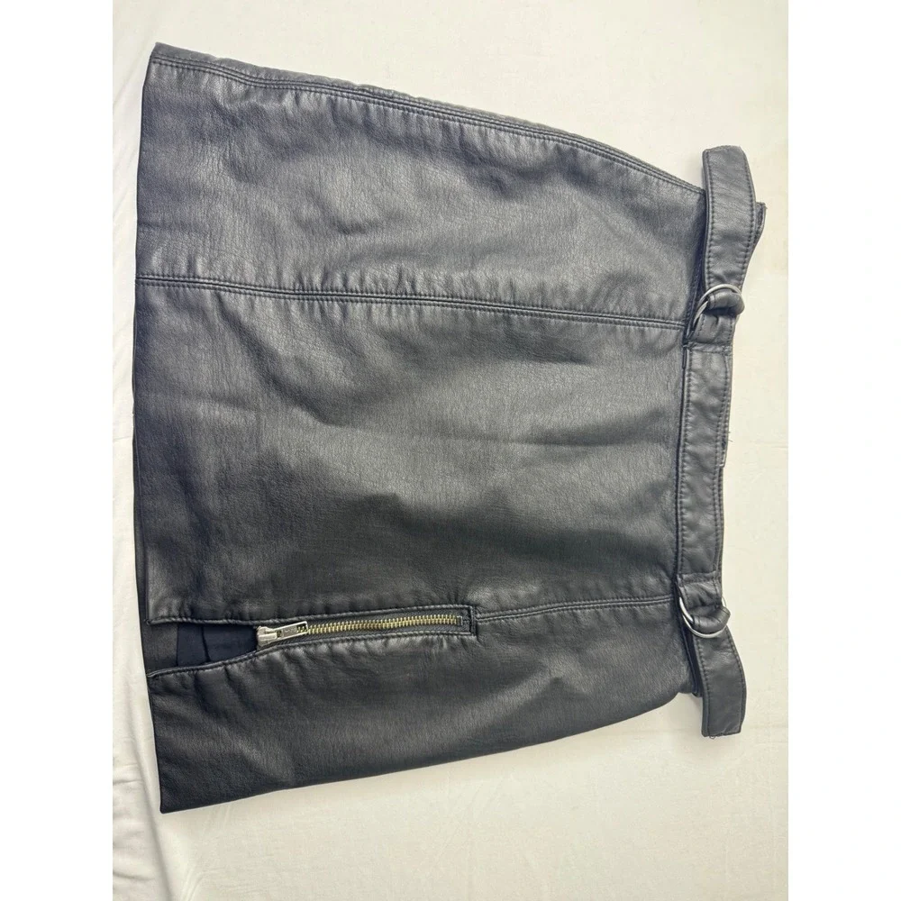 Free People Black Vegan Leather Mini Skirt Moto Side Zip D-Ring Size 0